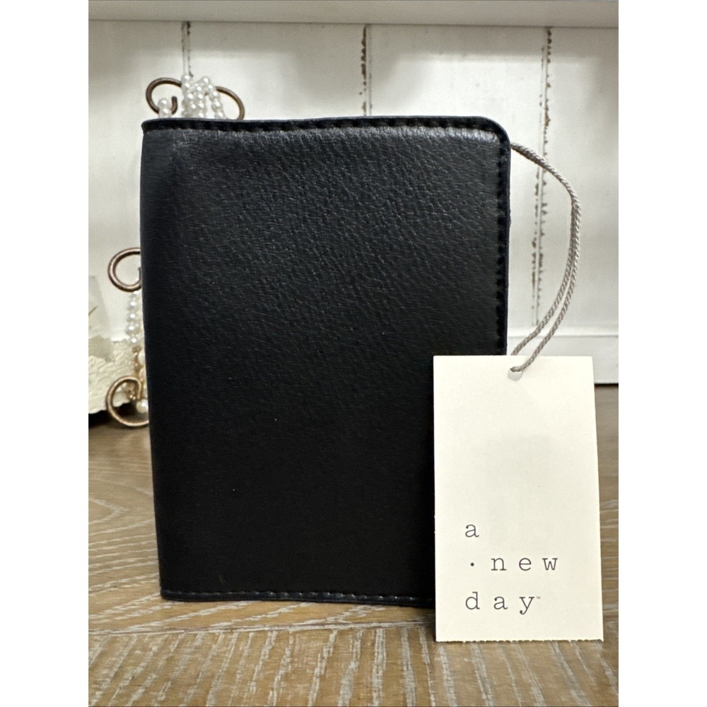 A New Day Passport Case Black Faux Leather VT10417‎ NEW